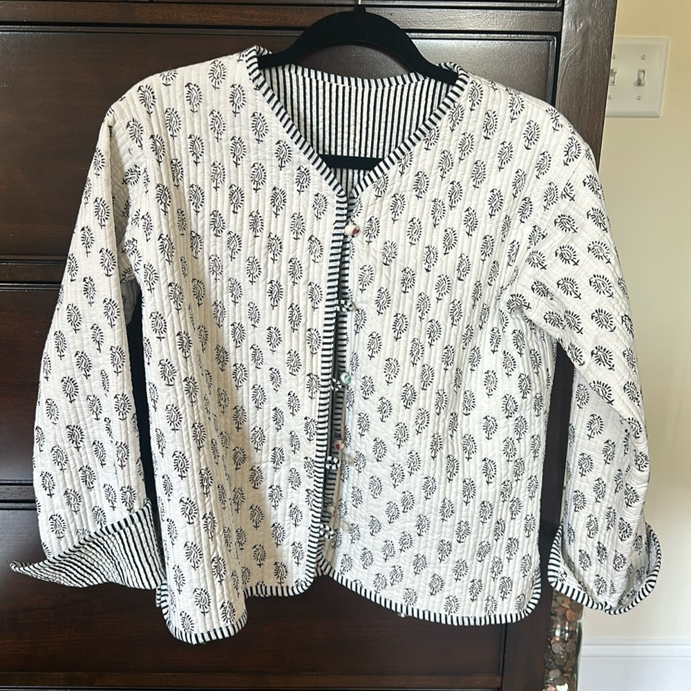 Women's White & Black Printed Button Jacket